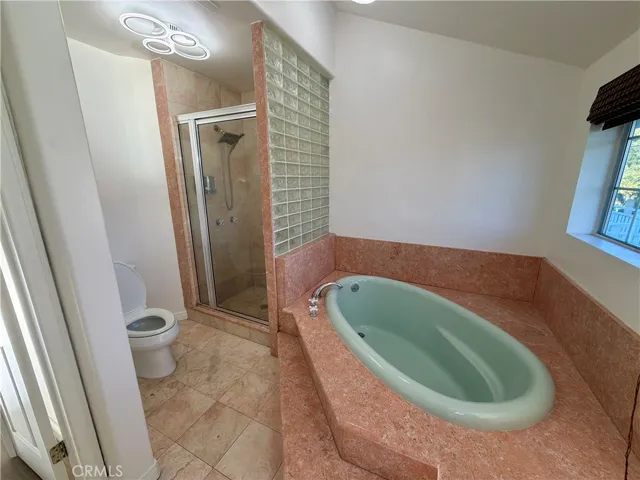 primary soaking tub