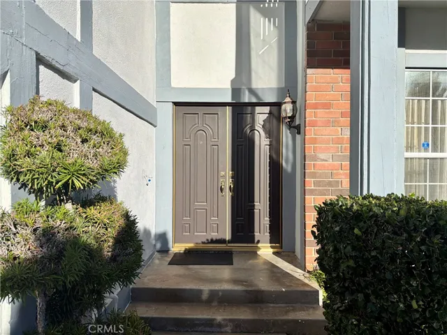 dual door entrance
