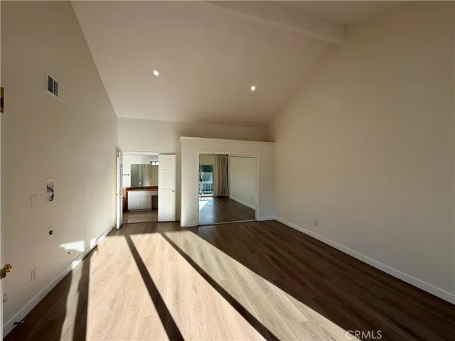 Primary suite w/ second closet