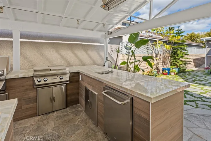 Outdoor kitchen facing yard