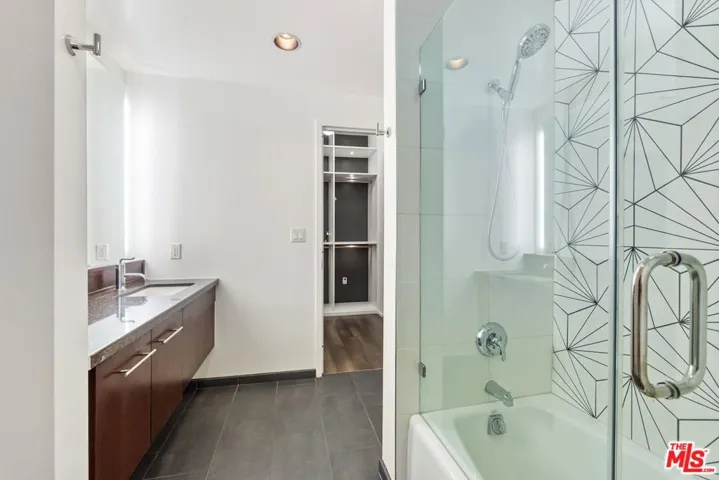 1111 S Grand Avenue 716, Los Angeles, California 90015