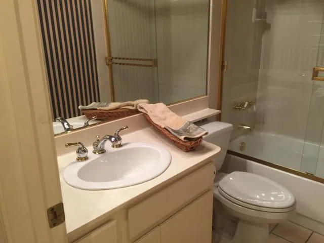 Hall bath with tub/shower