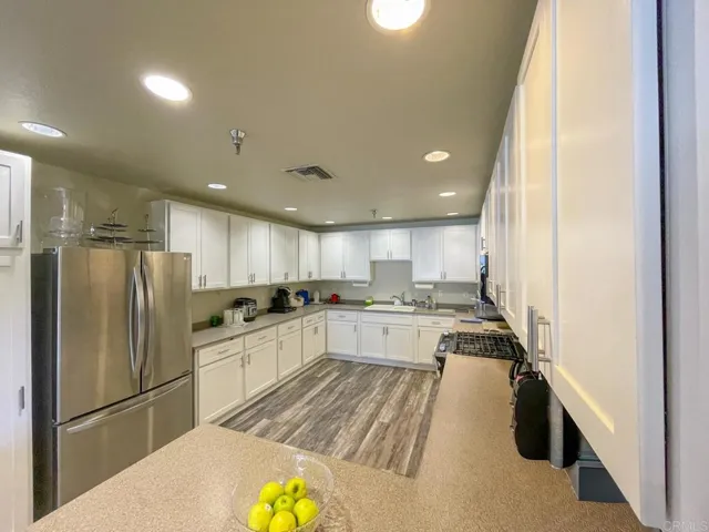 COMMUNITY KITCHEN