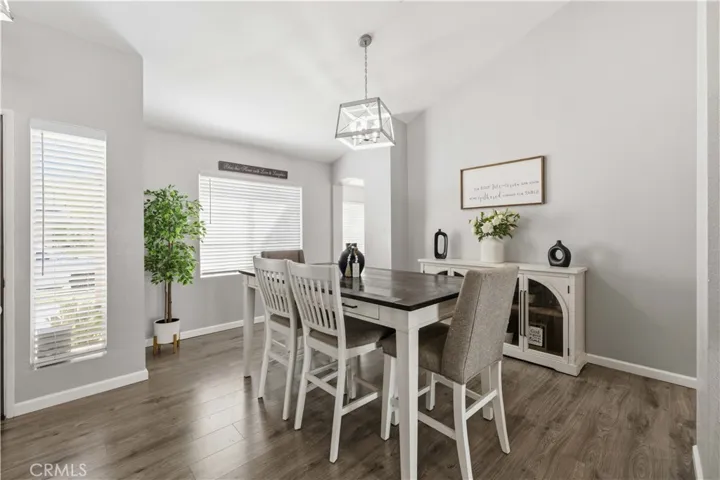 Dining room + breakfast nook area next to the kitchen!