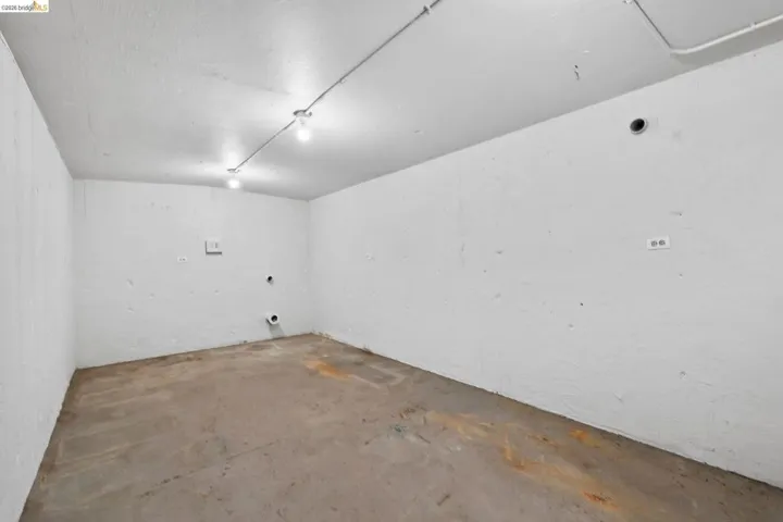 Empty room featuring concrete floors