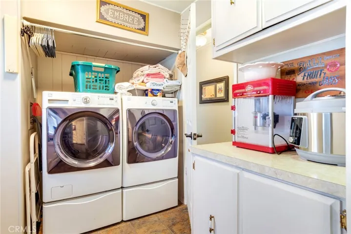 Laundry room extra storage