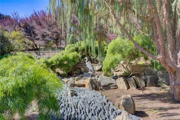 Fountain feature, Stone river