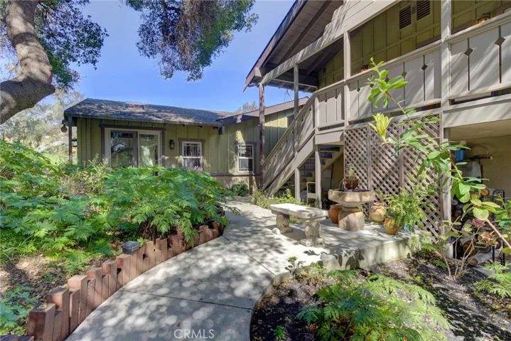 Pathway to guest apartment