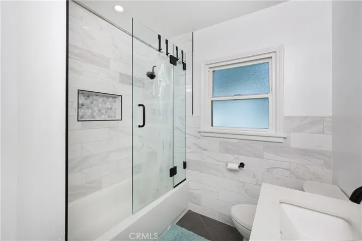 Unit 1240- Upgraded Restroom