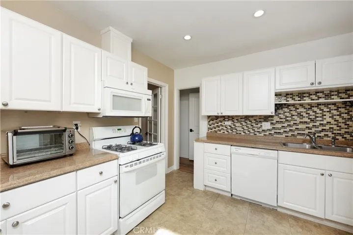 Unit 1240- Kitchen