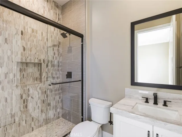 Secondary Bathroom: Silverado Modern Farmhouse - Ridge Collection at Bella Vista - Homesite 88