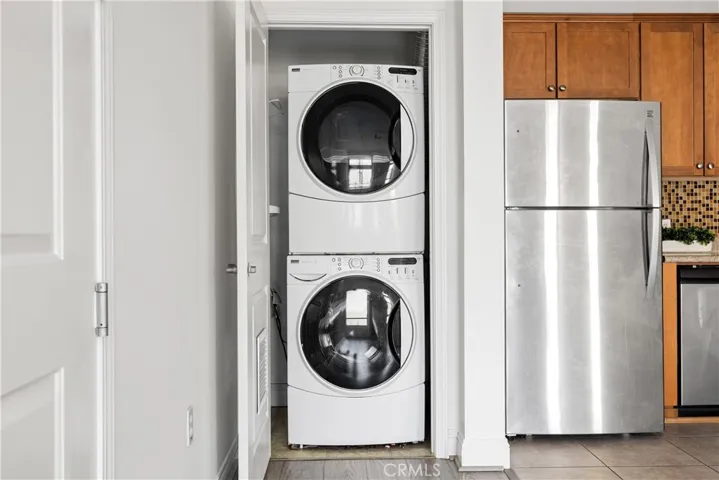Stackable washer/dryer