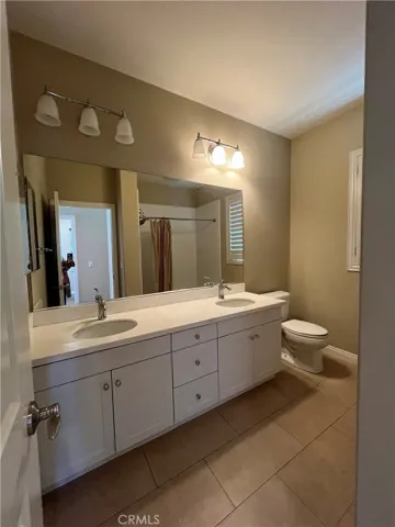 41 Oakfield, Irvine, California 92620
