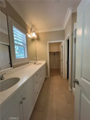 41 Oakfield, Irvine, California 92620