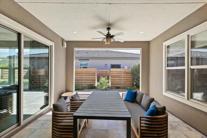 31-Outdoor Dining