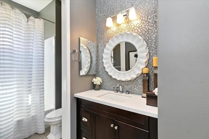 37-Bathroom
