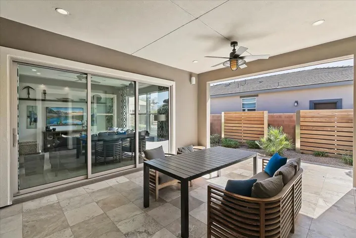 30-Outdoor Dining