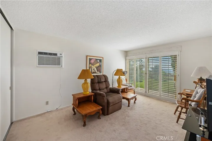 Den that can be a 3rd bedroom