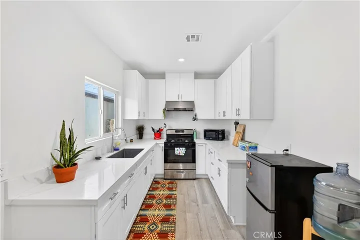 614 N Shelton, Santa Ana, California 92703