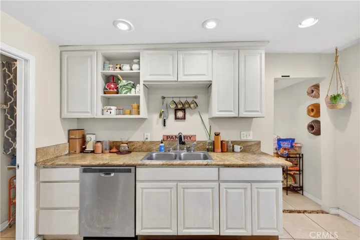 614 N Shelton, Santa Ana, California 92703