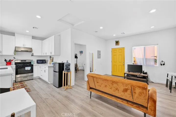 614 N Shelton, Santa Ana, California 92703