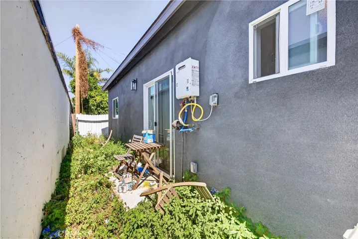 614 N Shelton, Santa Ana, California 92703