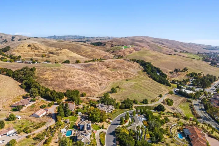 1995 Old Calaveras Road, Milpitas, California 95035