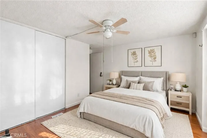 This picture is virtually staged
