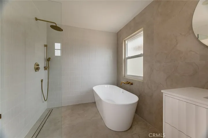 Primary Bath (Bath #2)