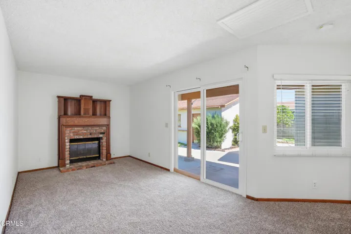 15_family room
