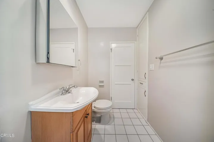 499 N Oakland bathroom 1