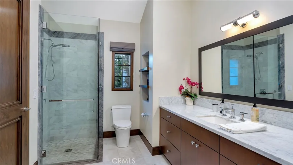 The ensuite bath of the private guest suite.
