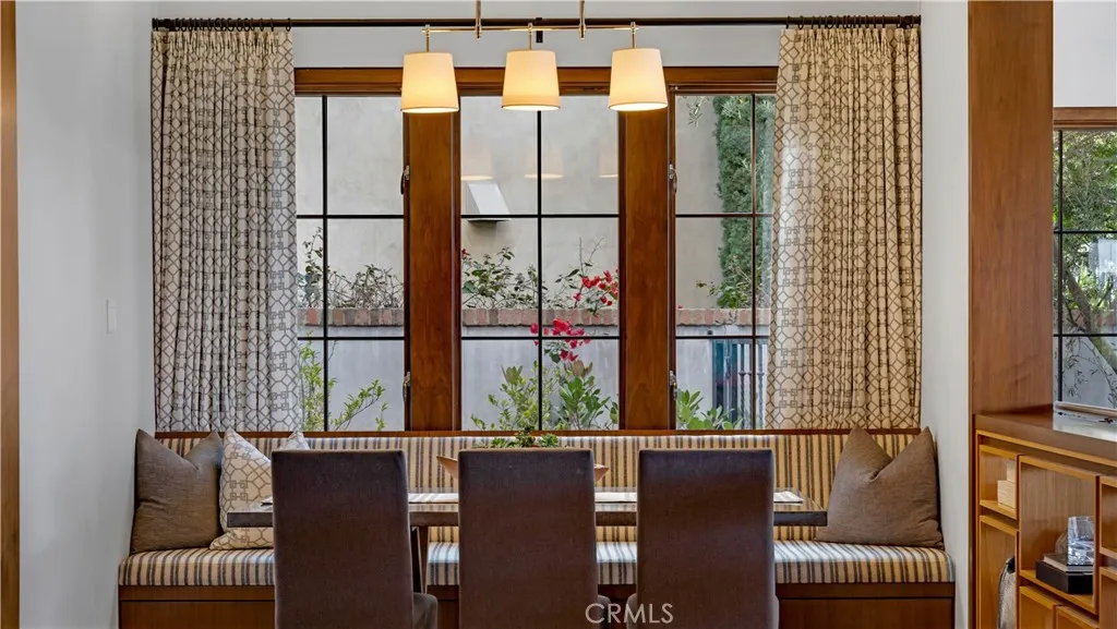 A close up of the breakfast nook.