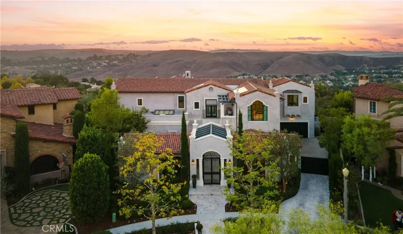 2 Thomas Rd. is located at the end of a cul-de-sac in the guard gated community of Covenant Hills in Ladera Ranch. With its community events, great schools and nearby shopping, it is a perfect fit for those seeking a place to call home.