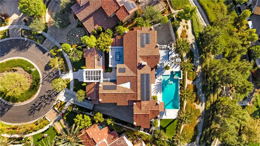 This home is the ultimate expression of California luxury, blending modern convenience with timeless elegance. Your Luxury California Lifestyle begins here!