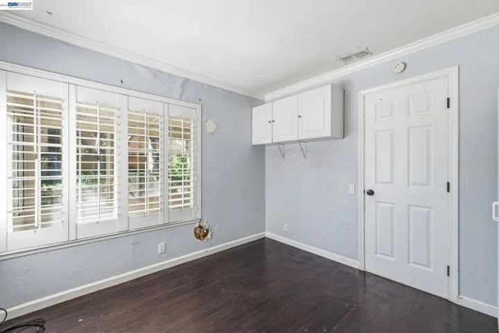 extra room A on 1st floor