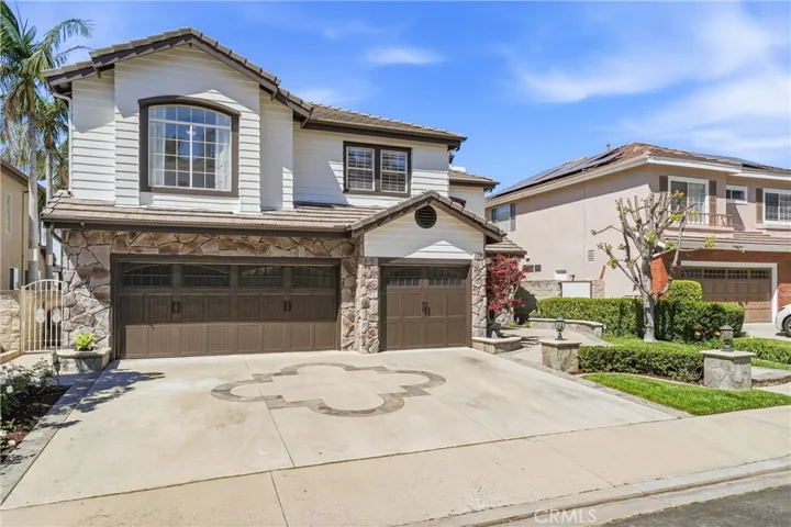 Beautiful Curb Appeal, Single-loaded Street
