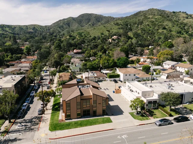 D016DAMORE_2505 Canada