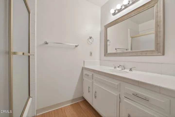 30-web-or-mls-Upmarketmedia_2920Sea-085