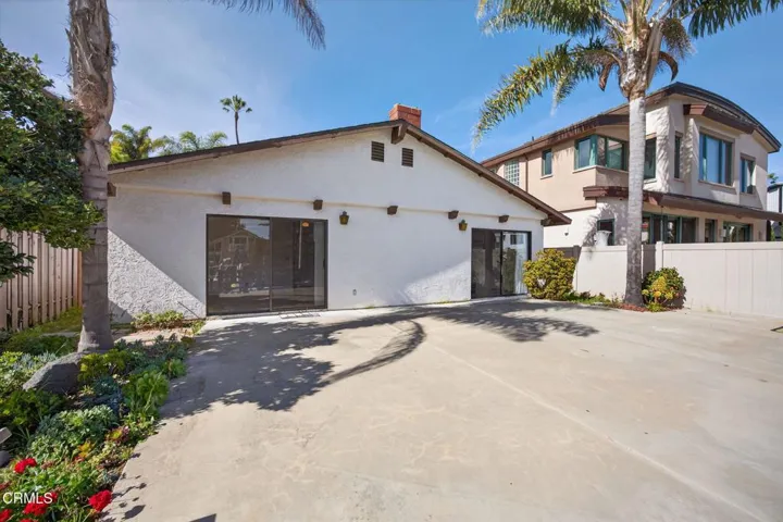 35-web-or-mls-Upmarketmedia_2920Sea-107
