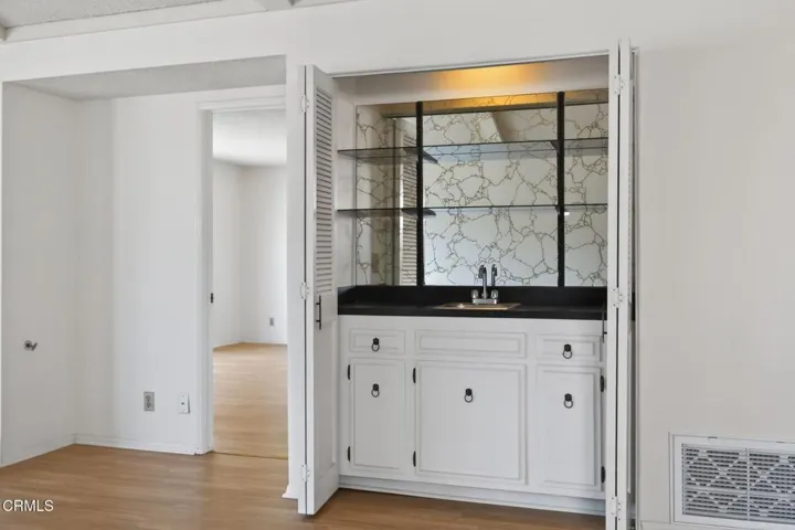 14-web-or-mls-Upmarketmedia_2920Sea-043