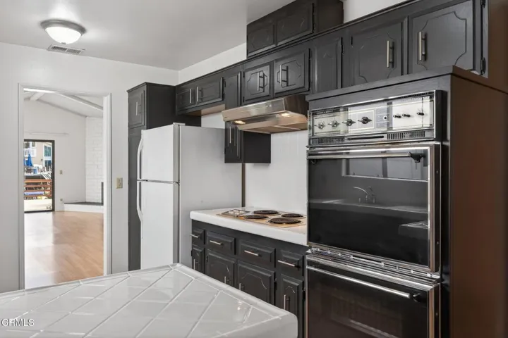 20-web-or-mls-Upmarketmedia_2920Sea-063