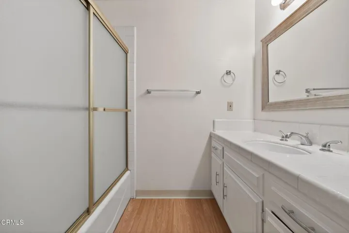 29-web-or-mls-Upmarketmedia_2920Sea-082
