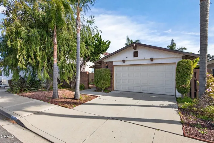 2-web-or-mls-Upmarketmedia_2920Sea-001