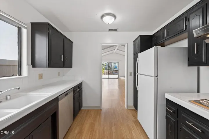 18-web-or-mls-Upmarketmedia_2920Sea-056