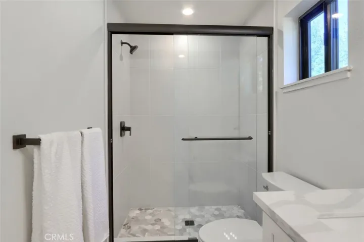 Main floor bath shower