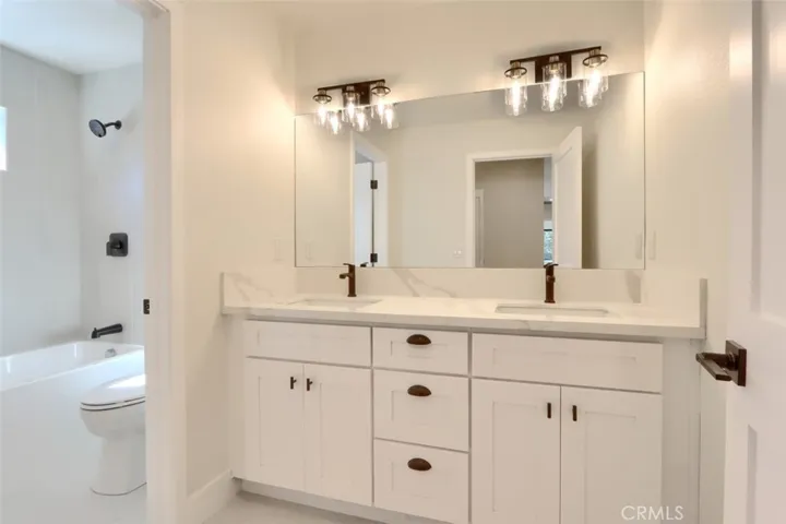 Upstairs secondary bath