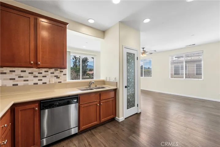 27968 Avalon, Canyon Country, California 91351