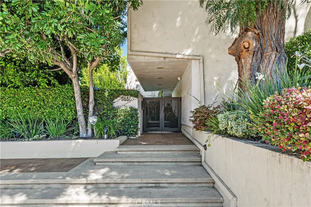 Gated entry with controlled access for security and privacy