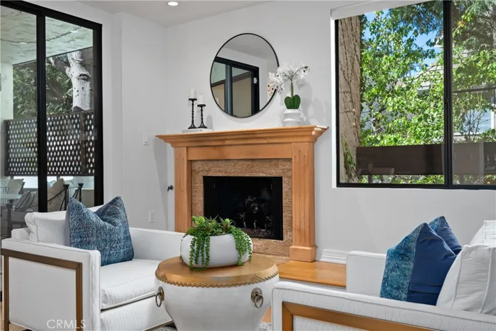 At night, relax by the fireside while taking in the Getty beautifully illuminated in the distance.